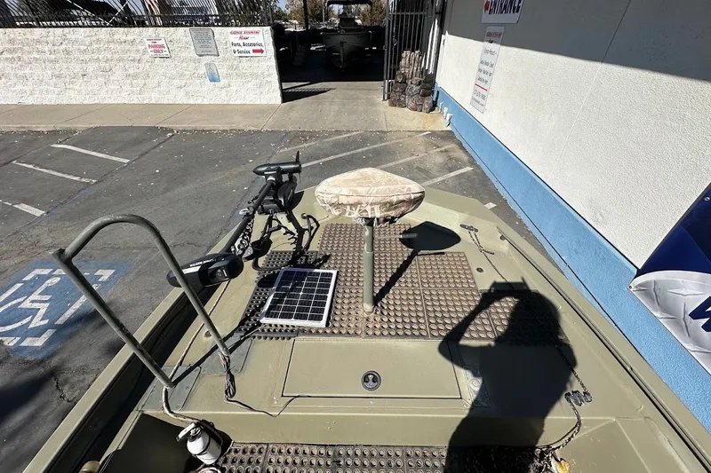 Slide: The Image of 2017 Tracker Grizzly 1860 MVX CC boat with solar panel and fishing seat. - 14