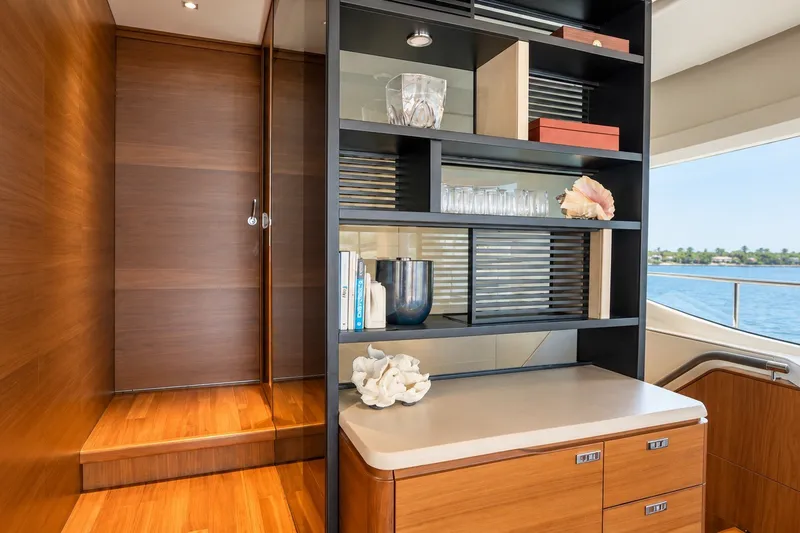 Slide: The Image of Interieur van de Princess Y85-jacht met houten panelen en planken, uitzicht op het water. - 36
