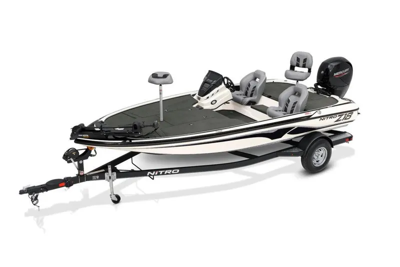 Slide: The Image of 2020 Nitro Z18: Sportliches Angelboot mit zwei Sitzen, Außenbordmotor und Anhänger. - 13