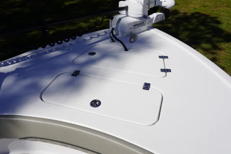 Slide: The Image of 2024 Sportsman Masters 267OE Bay Boat deck with Minn Kota trolling motor. - 39