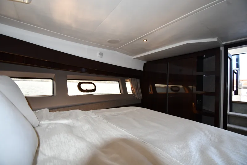 Slide: The Image of Luxurious cabin interior of 2017 Sea Ray Sundancer 400 yacht with elegant bedding. - 20