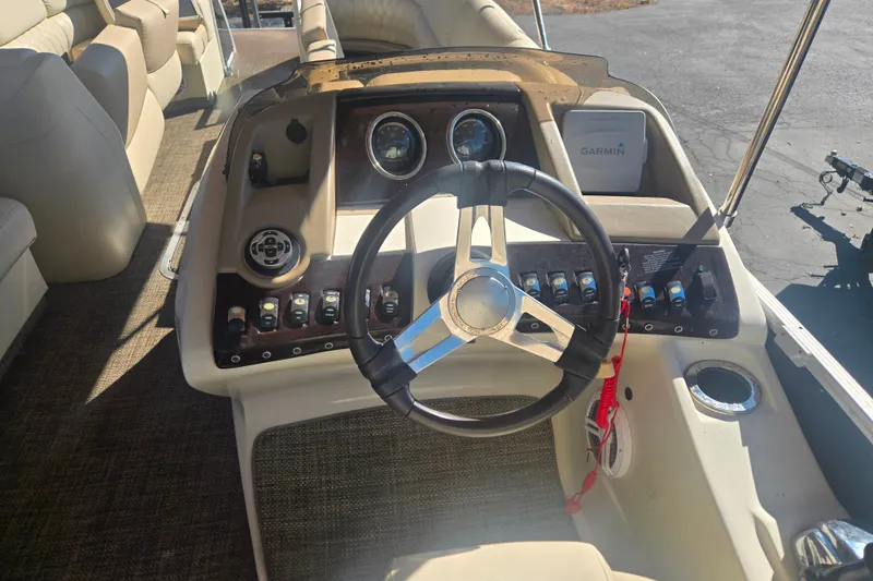 Slide: The Image of Steering console of a 2014 Bennington 2875 QCW I/O boat with Garmin navigation. - 10