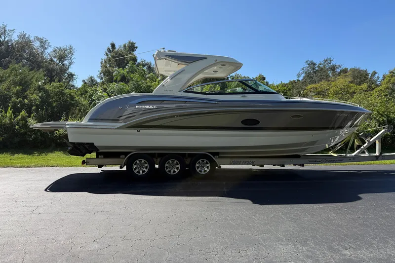 Slide: The Image of 2020 Formula 350 Crossover Bowrider on trailer, parked outdoors, side view. - 5