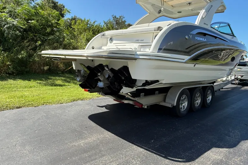 Slide: The Image of 2020 Formula 350 Crossover Bowrider on trailer, rear view, outdoors. - 10