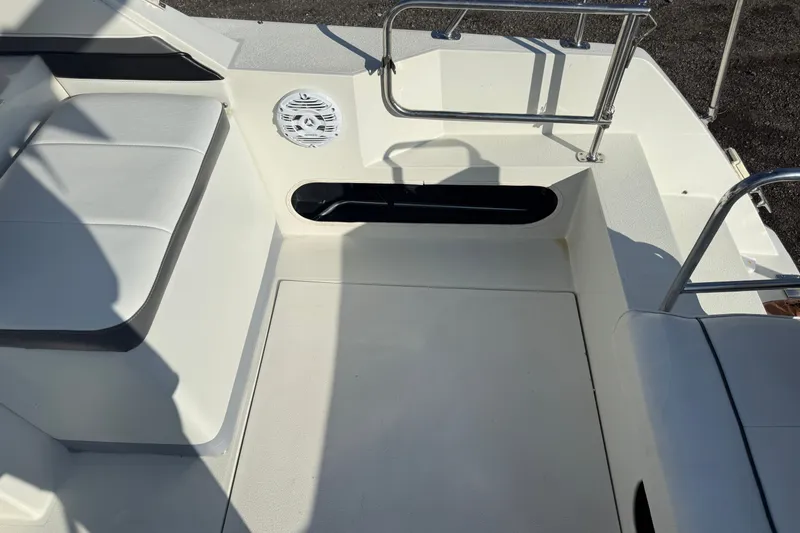 Slide: The Image of 1991 Carver 25 Montego boat deck with seating and railing. - 9