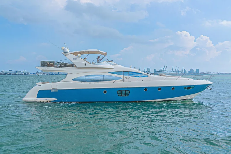 Slide: The Image of Yacht Azimut 68E 2007 in navigazione sul mare. - 5