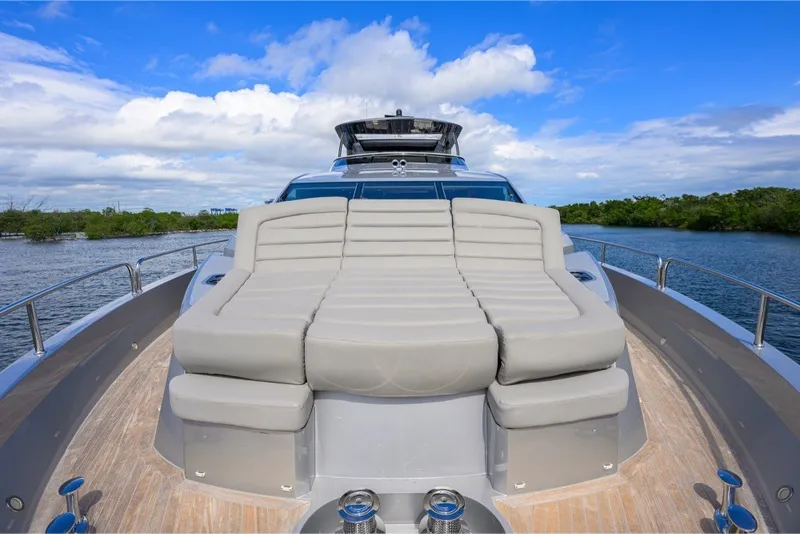 Slide: The Image of Luxurious 2018 Sunseeker 86 Yacht with spacious sunbathing area on deck. - 72