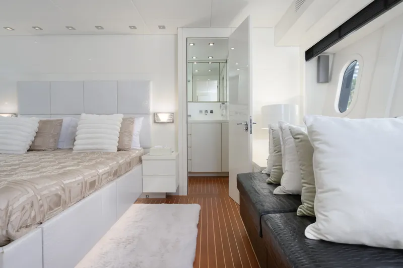 Slide: The Image of Luxurious Arno Leopard 31 yacht bedroom interior, featuring elegant bedding and modern design, 2006 model. - 16