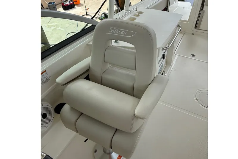 Slide: The Image of Captain's chair on 2019 Boston Whaler 270 Vantage boat, featuring sleek design and comfort. - 19
