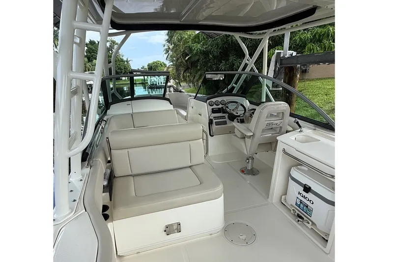 Slide: The Image of 2019 Boston Whaler 270 Vantage boat interior with seating, helm, and cooler. - 20