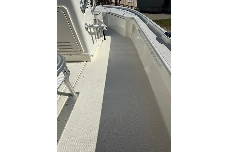 Slide: The Image of 2015 Mako 21 LTS boat interior, showcasing clean deck and seating area. - 17
