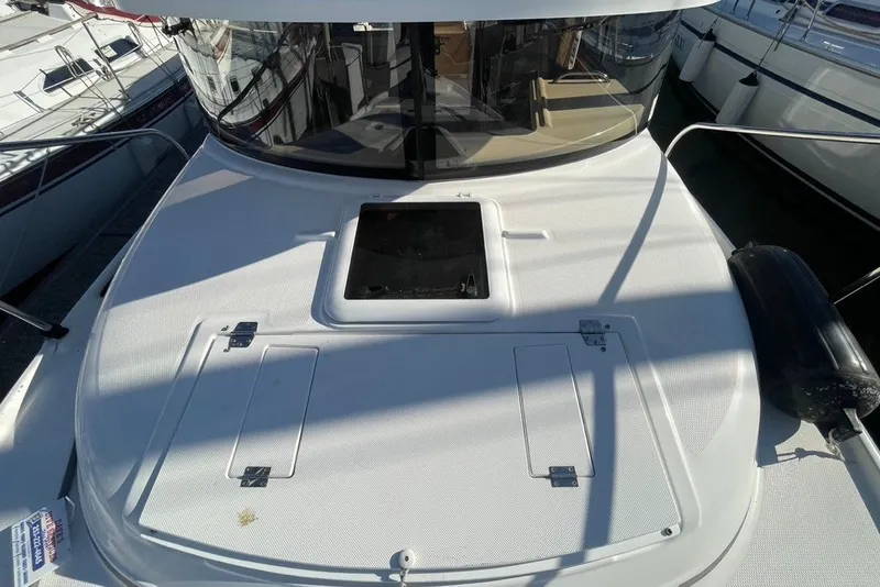 Slide: The Image of 2018 Ranger Tug R-27 boat deck with hatch and railing in marina. - 39