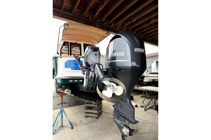 Slide: The Image of 2018 Ranger Tug R-27 with Yamaha 300 outboard motor in a covered dock. - 42