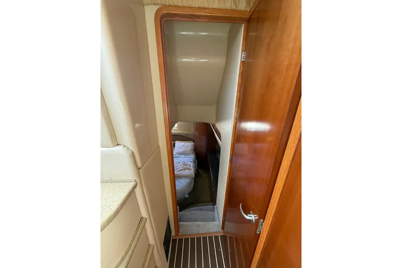 Slide: The Image of Interior view of 2005 Sea Ray 390 Motor Yacht cabin hallway. - 23