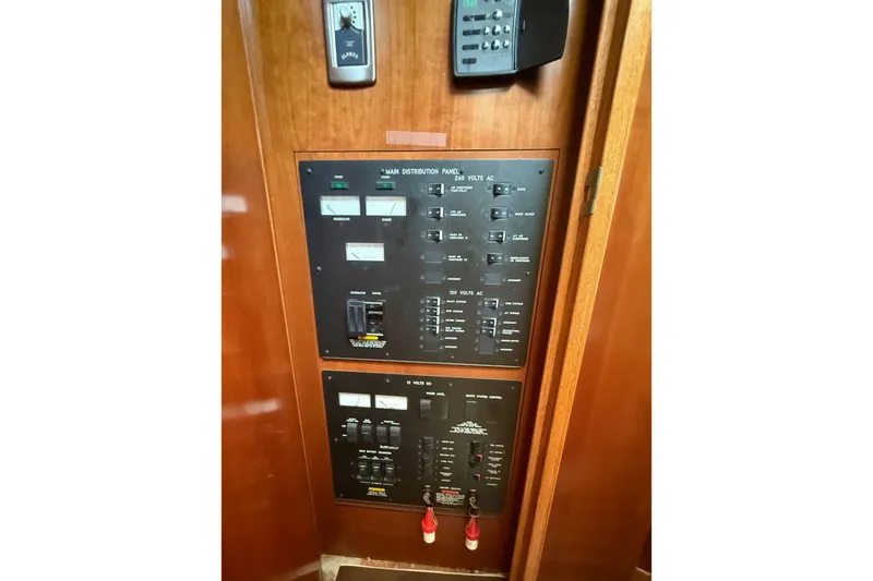 Slide: The Image of Electrical control panel on a 2005 Sea Ray 390 Motor Yacht. - 29