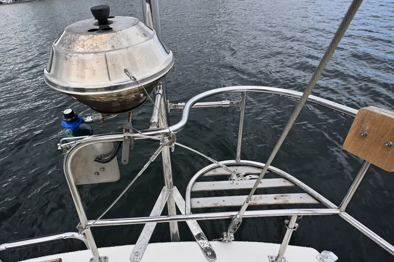 Slide: The Image of Outdoor grill on a 2001 Caliber 40 LRC sailboat, overlooking the water. - 41