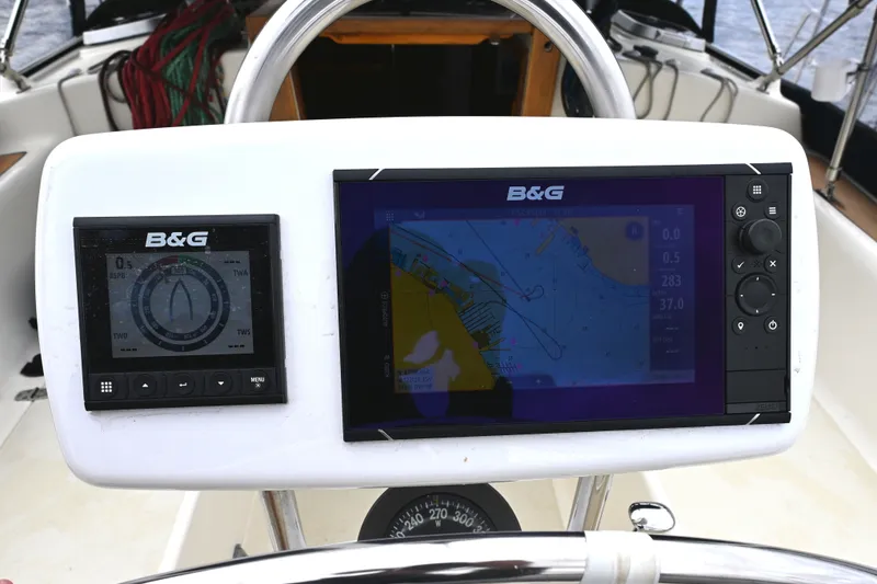 Slide: The Image of B&G navigation system on 2001 Caliber 40 LRC sailboat dashboard. - 25