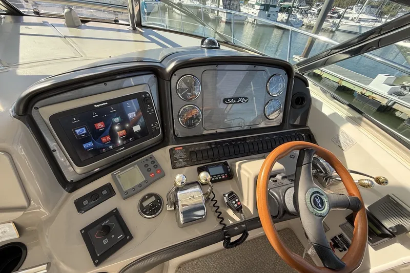 Slide: The Image of Sea Ray 40 Sundancer - 10