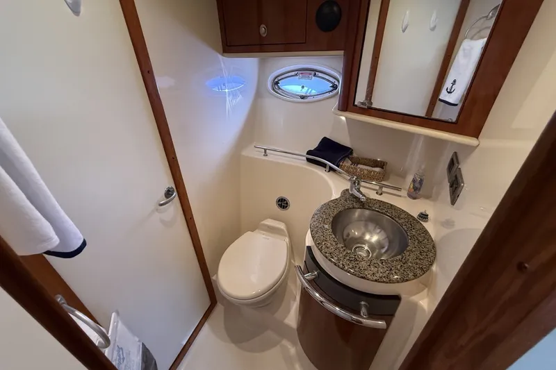 Slide: The Image of Sea Ray 40 Sundancer - 37