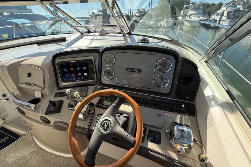 Slide: The Image of Sea Ray 40 Sundancer - 11