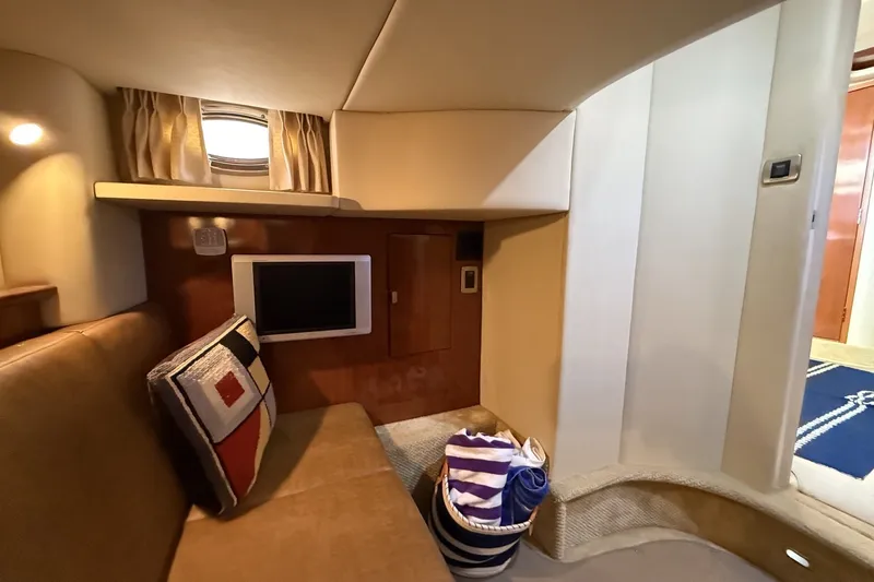 Slide: The Image of Sea Ray 40 Sundancer - 29
