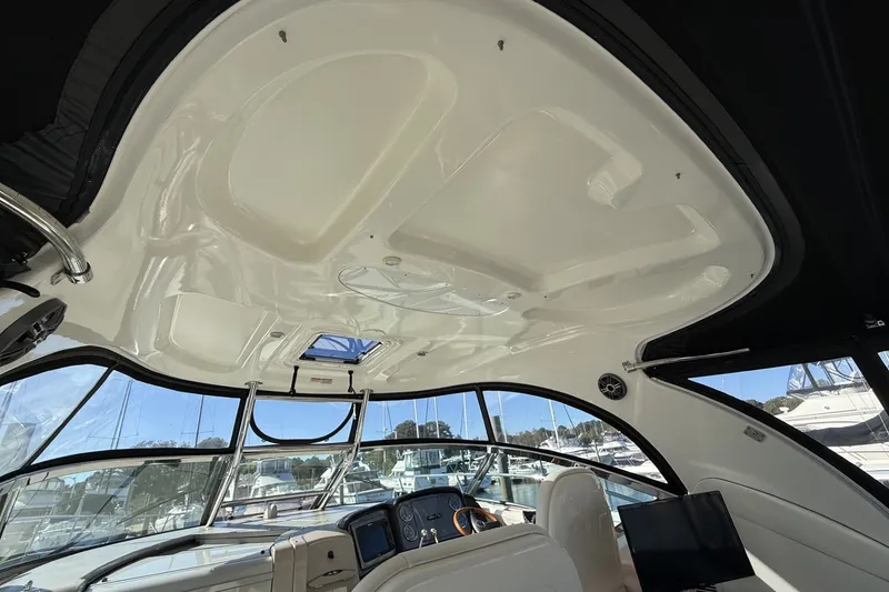 Slide: The Image of Sea Ray 40 Sundancer - 9