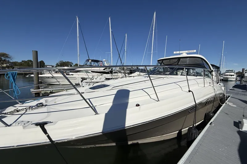 Slide: The Image of Sea Ray 40 Sundancer - 3