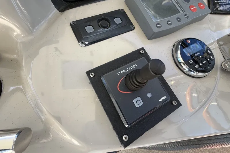 Slide: The Image of Sea Ray 40 Sundancer - 13