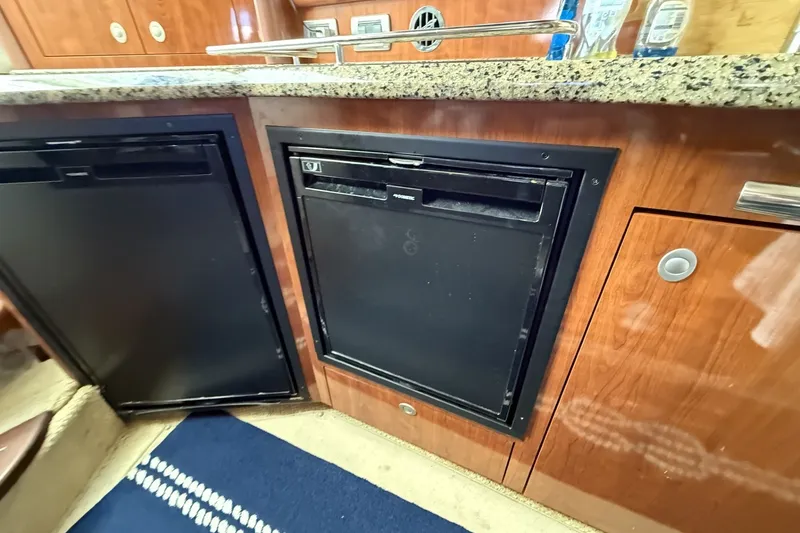 Slide: The Image of Sea Ray 40 Sundancer - 18