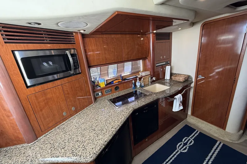 Slide: The Image of Sea Ray 40 Sundancer - 16