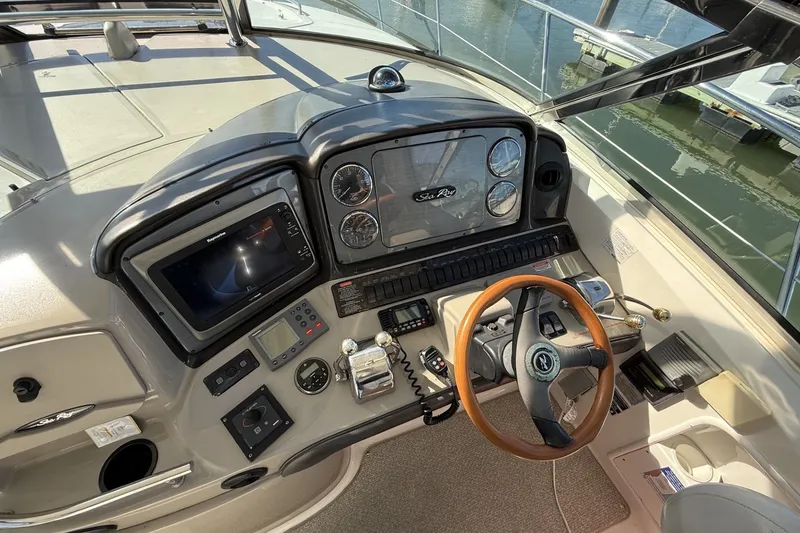 Slide: The Image of Sea Ray 40 Sundancer - 12