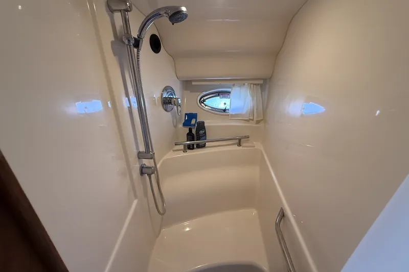 Slide: The Image of Sea Ray 40 Sundancer - 34