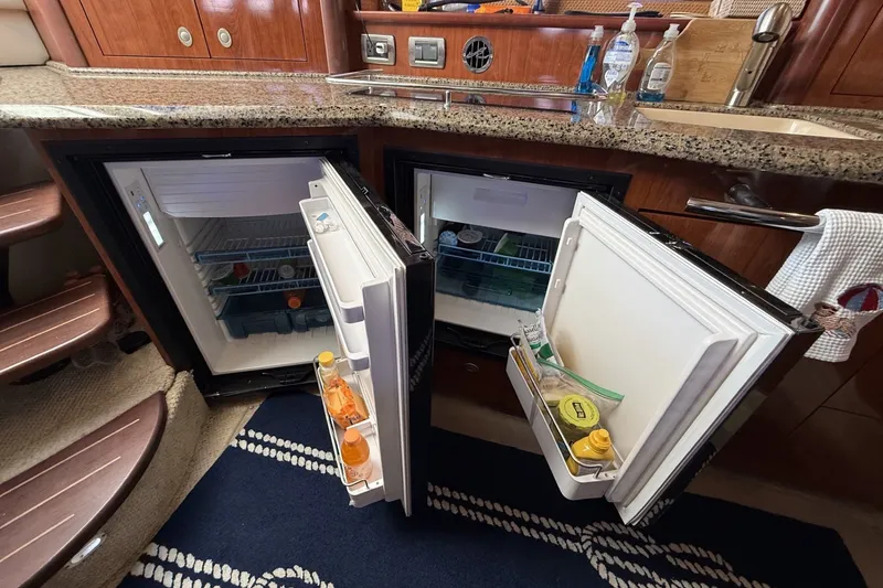 Slide: The Image of Sea Ray 40 Sundancer - 19