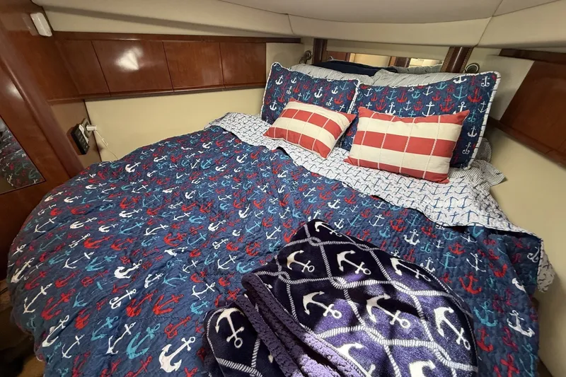 Slide: The Image of Sea Ray 40 Sundancer - 33