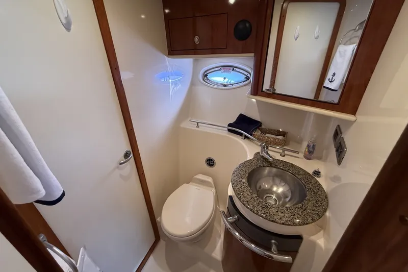 Slide: The Image of Sea Ray 40 Sundancer - 36