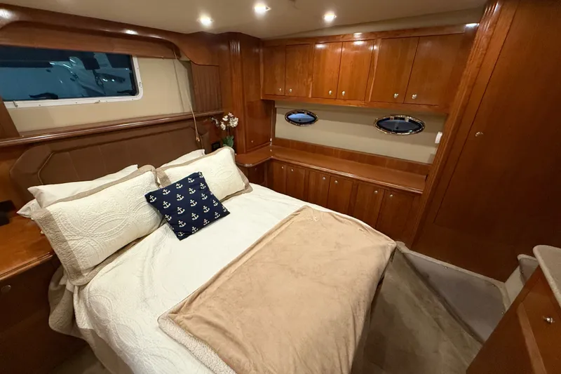 Slide: The Image of Luxurious cabin interior of 2004 Cruisers Yachts 405 Express Motoryacht with elegant wood finish. - 74