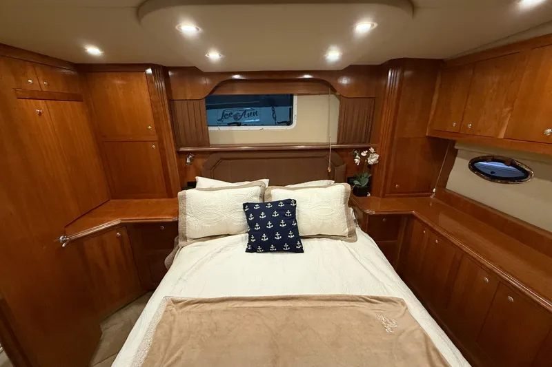 Slide: The Image of Luxurious 2004 Cruisers Yachts 405 Express Motoryacht cabin with elegant wood finish and cozy bedding. - 73