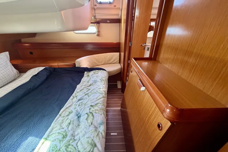 Slide: The Image of Luxurious cabin interior of 2007 Jeanneau Sun Odyssey 42 DS yacht. - 57