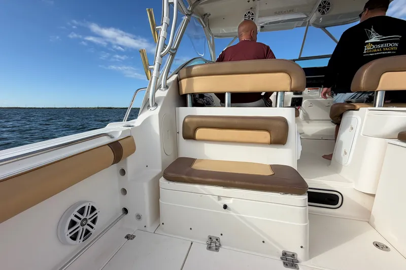 Slide: The Image of 2005 Wellcraft 290 Coastal boat interior with seating, on a sunny day at sea. - 18