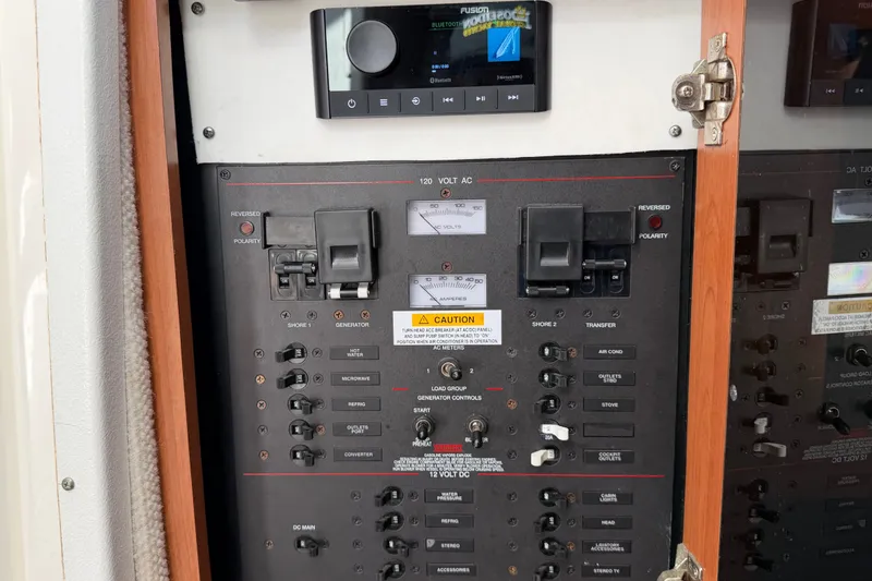 Slide: The Image of Electrical control panel on a 2005 Wellcraft 290 Coastal boat. - 50