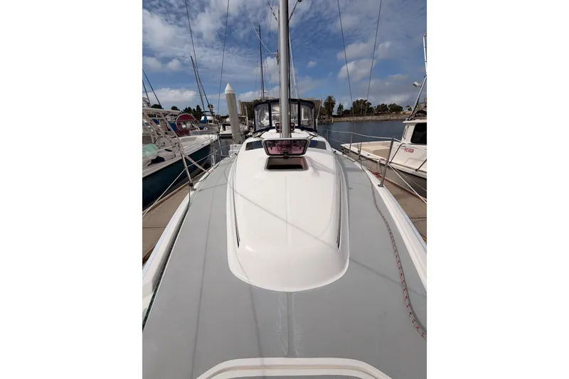 Slide: The Image of 2009 Hunter 33 sailboat docked at marina under blue sky. - 17