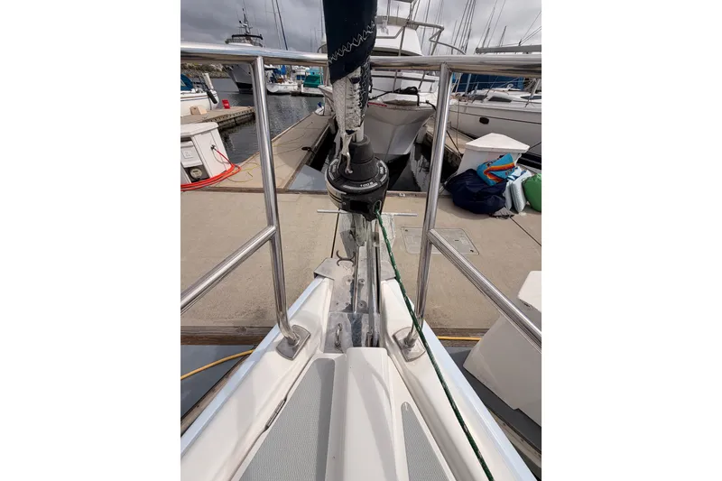 Slide: The Image of Bow view of a 2009 Hunter 33 sailboat docked at a marina. - 16