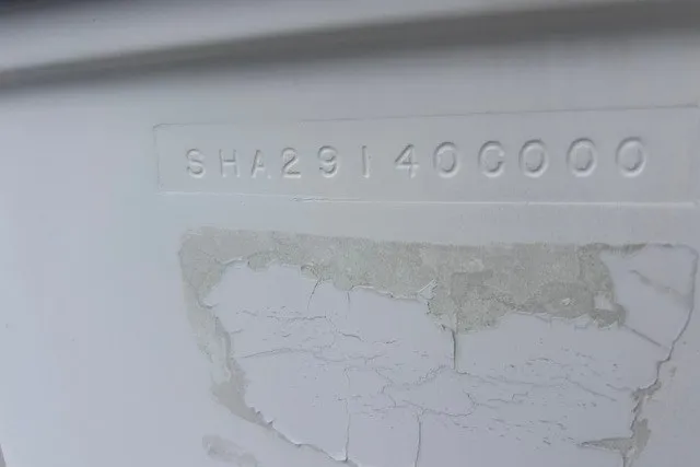 Slide: The Image of Hull identification number on a 2000 Shamrock 290 Walkaround boat. - 4