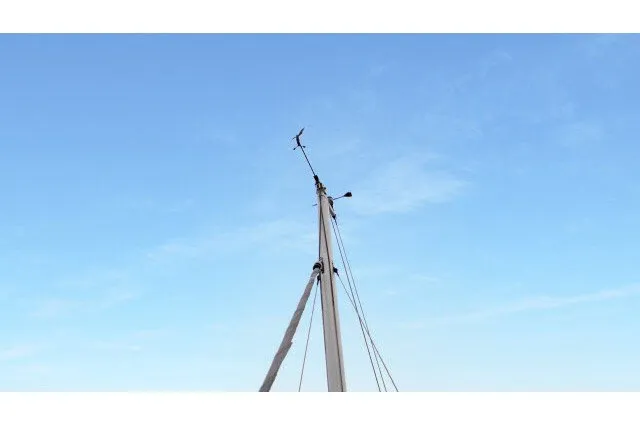 Slide: The Image of Mast of 2005 J Boats J/100 sailboat against clear blue sky. - 33