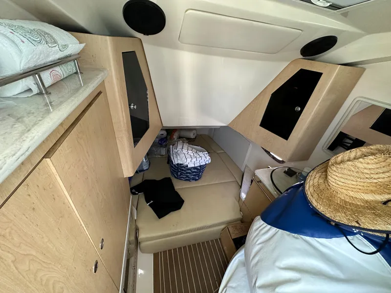 Slide: The Image of Innenraum einer 2017 Boston Whaler 380 Outrage mit Holzmöbeln und Sitzbereich. - 28