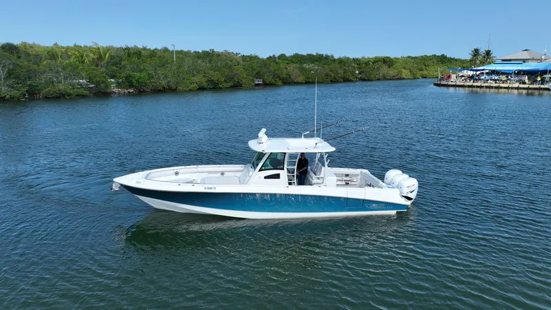 The Image of Boston Whaler 380 Outrage 2017 - undefined