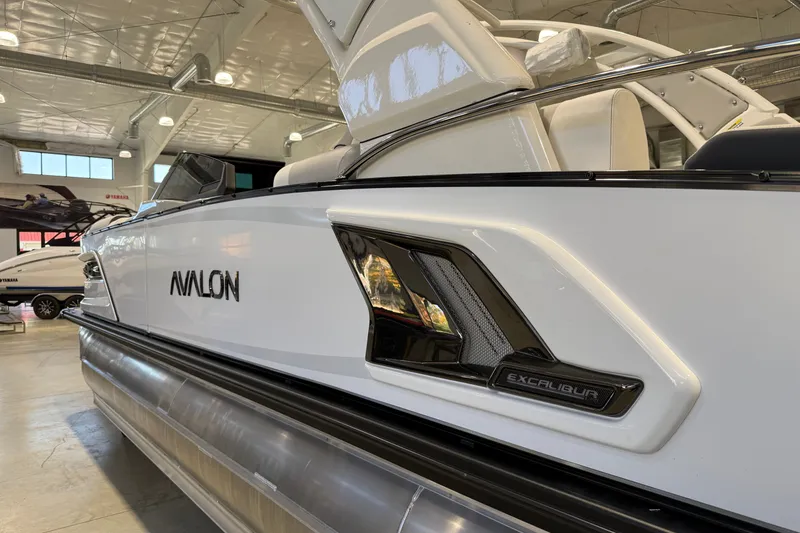 Slide: The Image of 2027 Avalon 2585 EXCALIBUR QLWS boat displayed in a showroom. - 3
