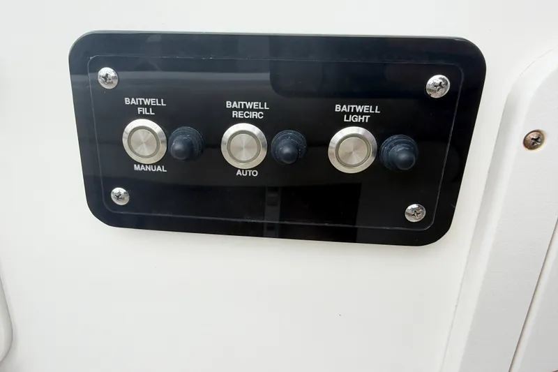 Slide: The Image of Control panel for baitwell functions on 2022 NauticStar 28 XS boat. - 59