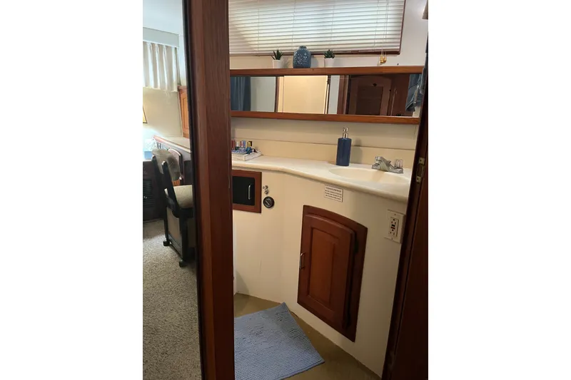 Slide: The Image of master ensuite head - 37