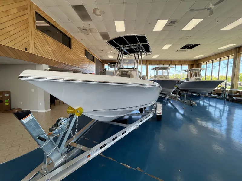 Slide: The Image of Key West 189 FS 2026 in a showroom on a trailer. - 5